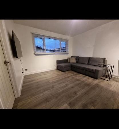 Modern 2 Bed Apartment & Free Parking Canterbury Kültér fotó