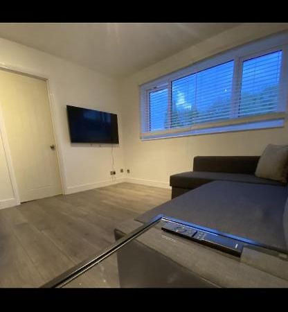 Modern 2 Bed Apartment & Free Parking Canterbury Kültér fotó
