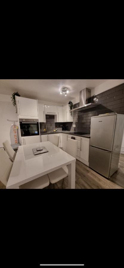 Modern 2 Bed Apartment & Free Parking Canterbury Kültér fotó